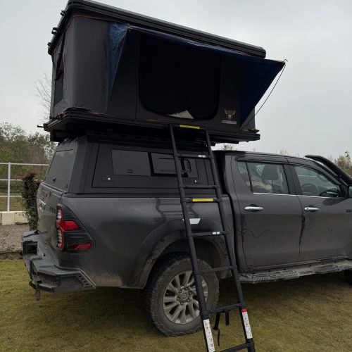 Toyota Hilux Overlanding tent